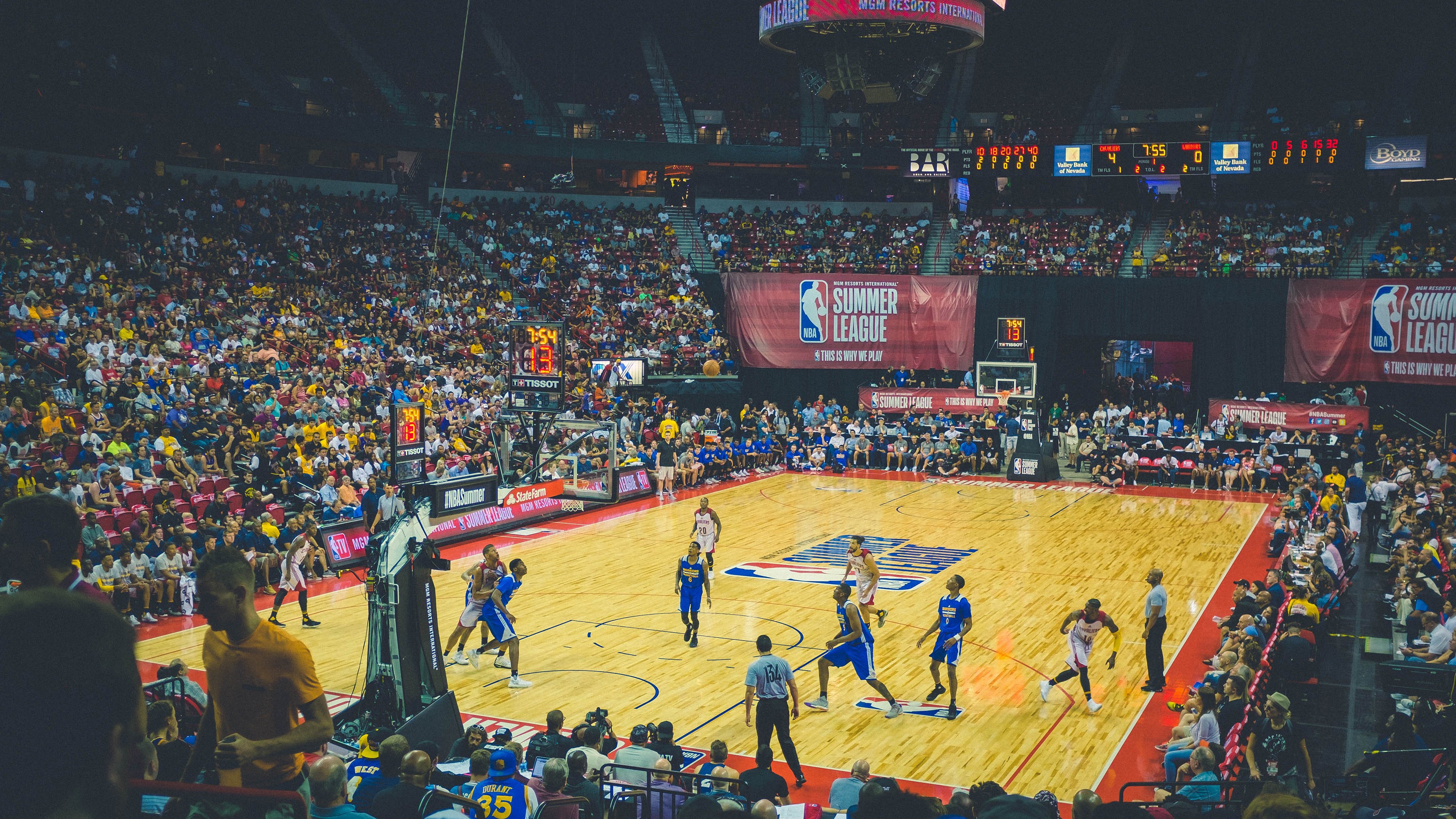 3胜3负西部第九！快船休赛期补强成笑话，保罗大洛低效，比尔遭雪藏