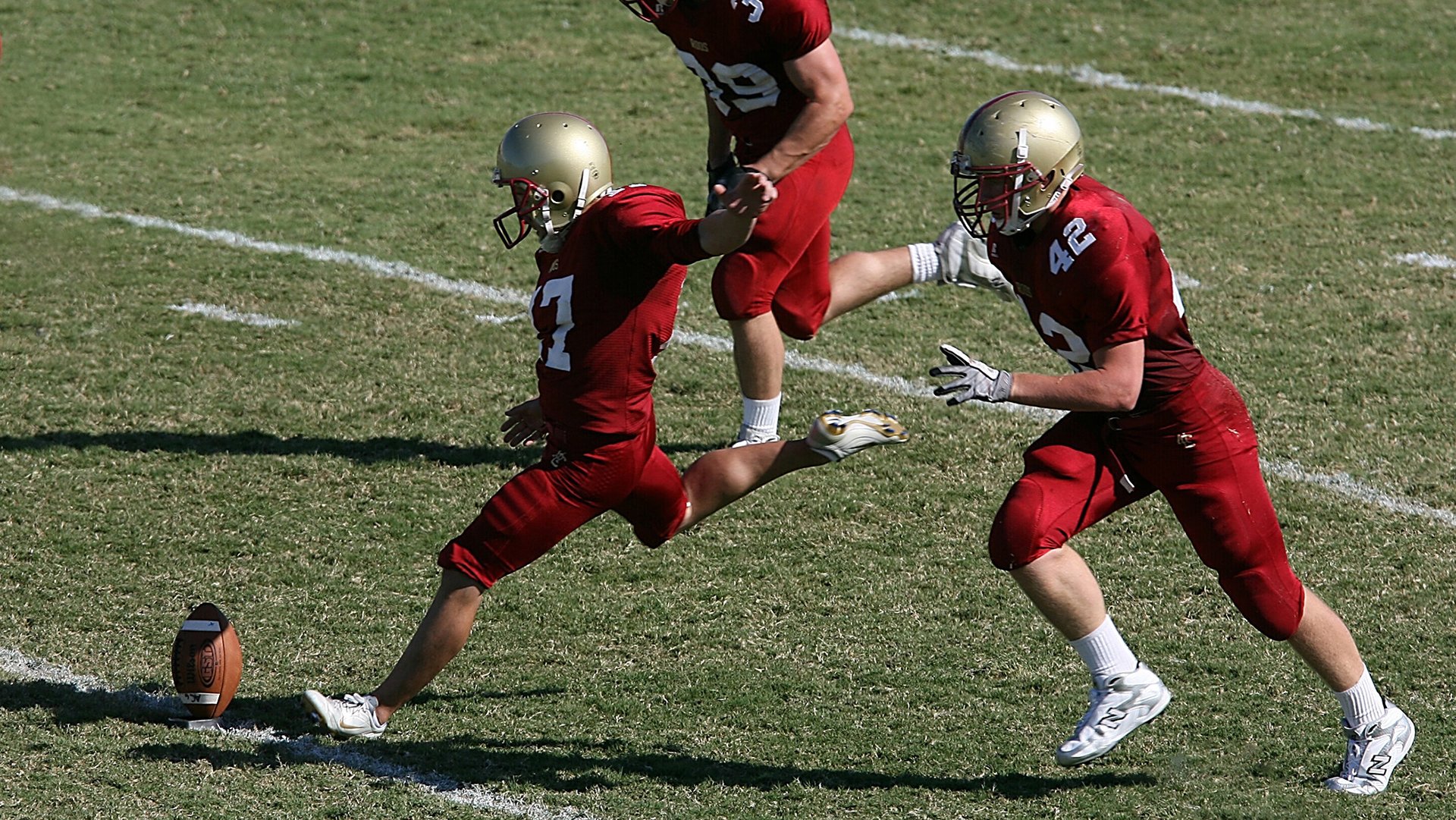 世界杯：阿根廷门将艾米利亚诺·马丁内斯因挑衅动作引发公然争议